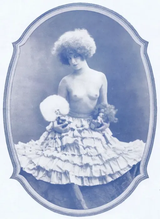 Framed Print : Gaby Mansuelle and her two dolls at the Folies Bergere, Pari Framed Print : Gaby Mansuelle and her two dolls at the Folies Bergere, Pari