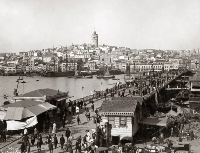 Framed Print : Galata Bridge, Constantinople, (Istanbul), Turkey, circa 189 Framed Print : Galata Bridge, Constantinople, (Istanbul), Turkey, circa 189