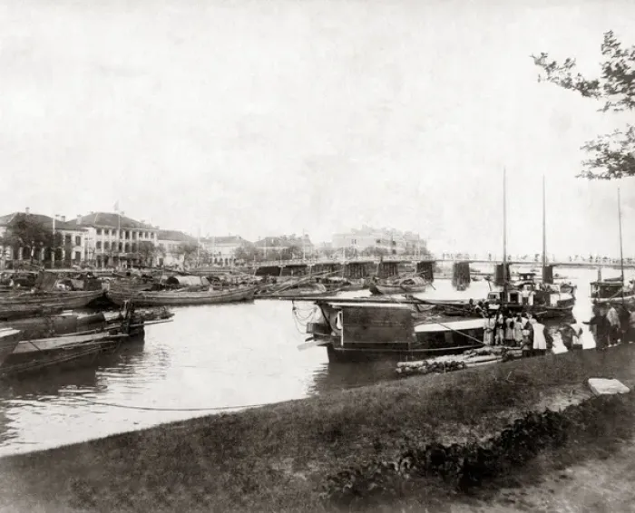 Framed Print : The Garden Bridge, Shanghai, China, circa 1890 Framed Print : The Garden Bridge, Shanghai, China, circa 1890