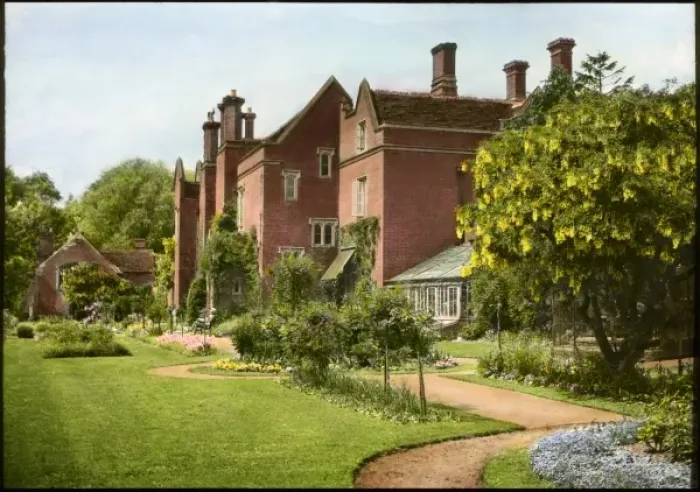 Framed Print : Garden in Cambridgeshire Framed Print : Garden in Cambridgeshire