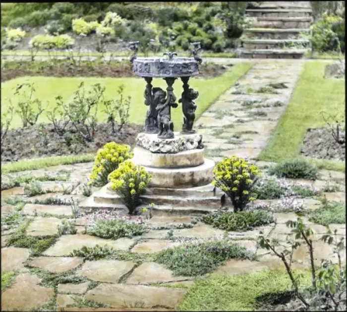 Framed Print : Garden at Heronden, Tenterden, Kent Framed Print : Garden at Heronden, Tenterden, Kent
