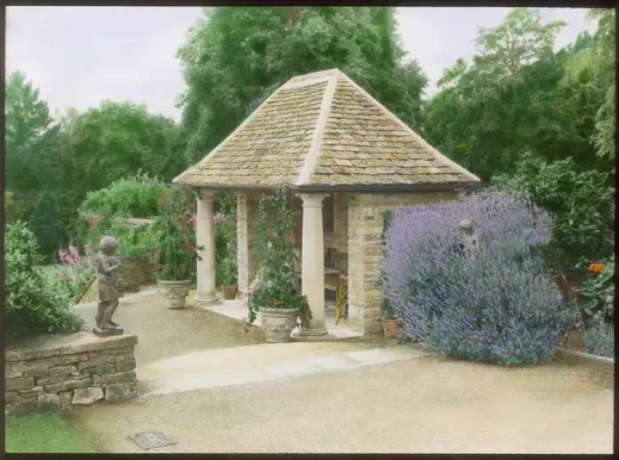 Framed Print : Garden seat at Abbotswood, Gloucestershire Framed Print : Garden seat at Abbotswood, Gloucestershire