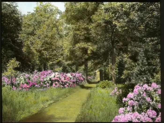 Framed Print : Gardens at Aldenham House, Hertfordshire Framed Print : Gardens at Aldenham House, Hertfordshire