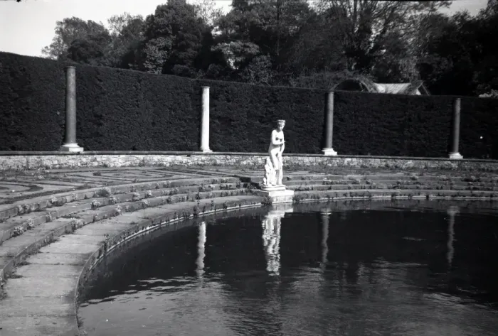 Framed Print : The Gardens, Hever Castle, Kent Framed Print : The Gardens, Hever Castle, Kent