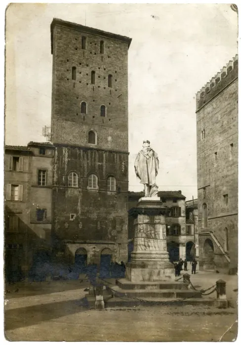 Framed Print : Garibaldi Square and Tower, Todi, Umbria, Italy Framed Print : Garibaldi Square and Tower, Todi, Umbria, Italy