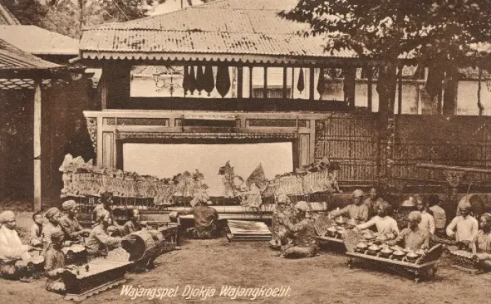 Framed Print : Garoet, Indonesia - Puppet Theatre and Gamelan Framed Print : Garoet, Indonesia - Puppet Theatre and Gamelan