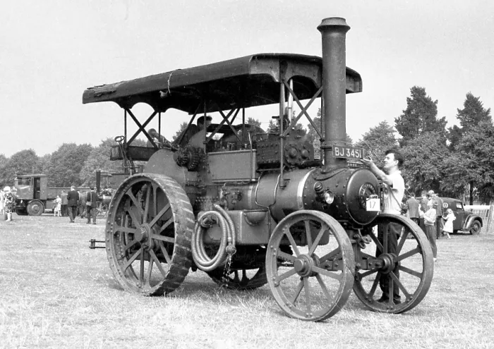 Framed Print : Garrett Showman's Tractor number: 33074 Framed Print : Garrett Showman's Tractor number: 33074