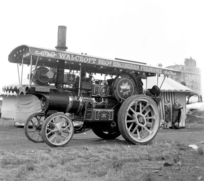 Framed Print : Garrett Showman's Tractor number: 33419, Challenge Framed Print : Garrett Showman's Tractor number: 33419, Challenge