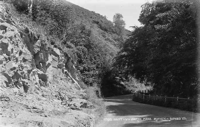 Framed Print : Garth Pass Road Framed Print : Garth Pass Road