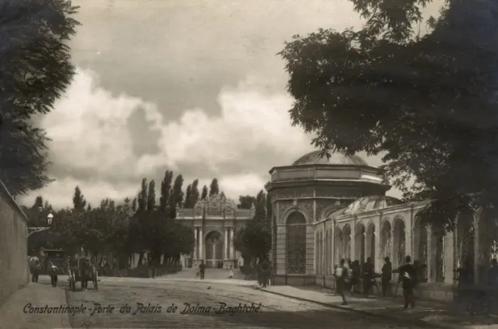 Framed Print : Gate of the Dolmabahce Palace, Istanbul, Turkey