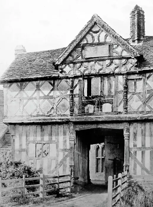 Framed Print : The Gatehouse, Stokesay Castle, early 1900s Framed Print : The Gatehouse, Stokesay Castle, early 1900s