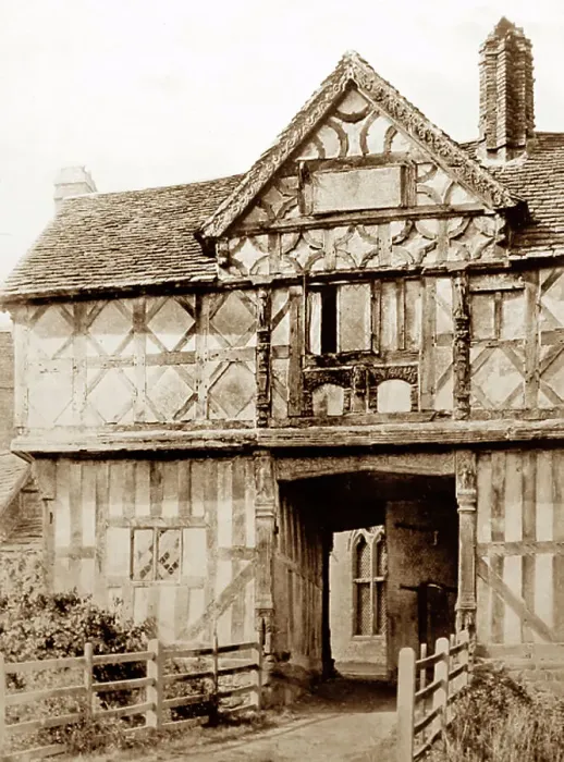 Framed Print : The Gatehouse, Stokesay Castle, early 1900s Framed Print : The Gatehouse, Stokesay Castle, early 1900s