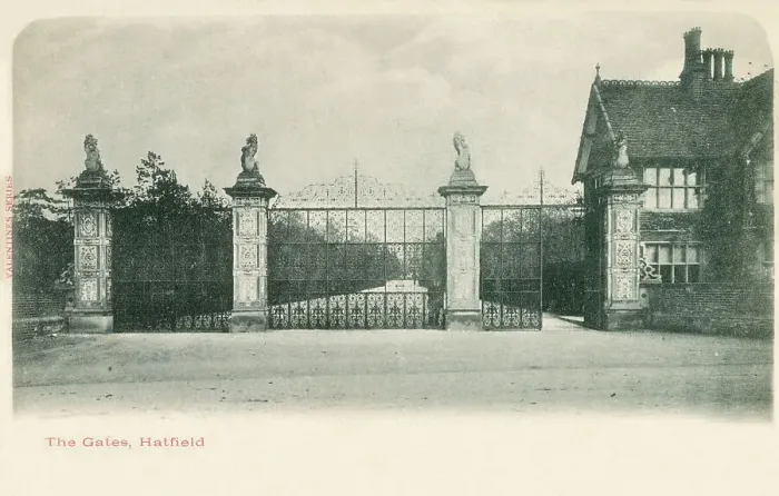 Framed Print : The Gates, Hatfield House Framed Print : The Gates, Hatfield House
