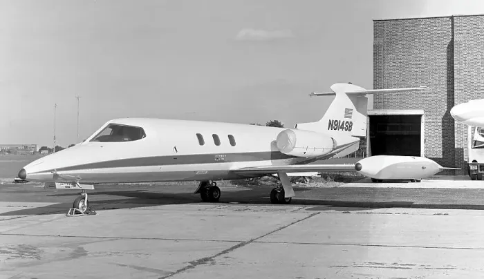 Framed Print : Gates Learjet 25 N914SB Framed Print : Gates Learjet 25 N914SB