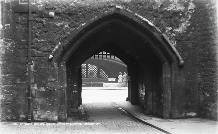 Framed Print : Gateway of the Bloody Tower, Tower of London Framed Print : Gateway of the Bloody Tower, Tower of London