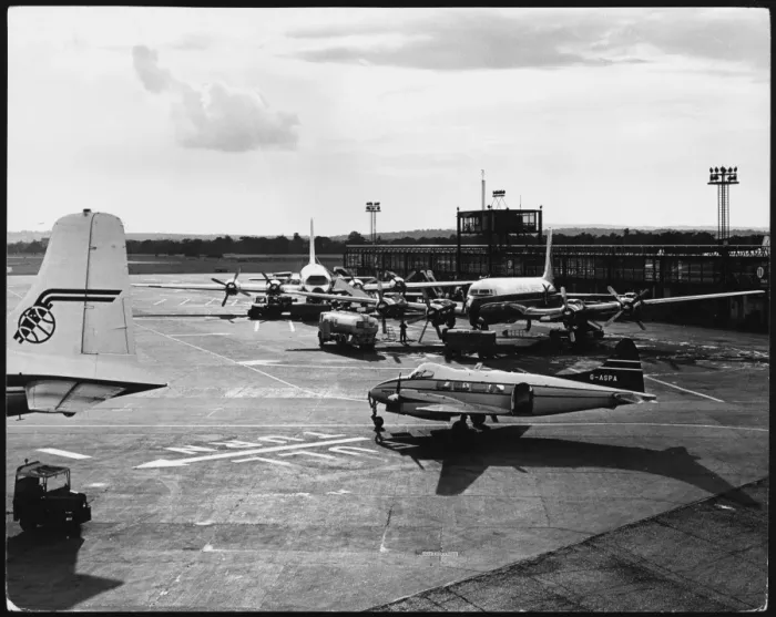 Framed Print : Gatwick Aeroplanes Framed Print : Gatwick Aeroplanes