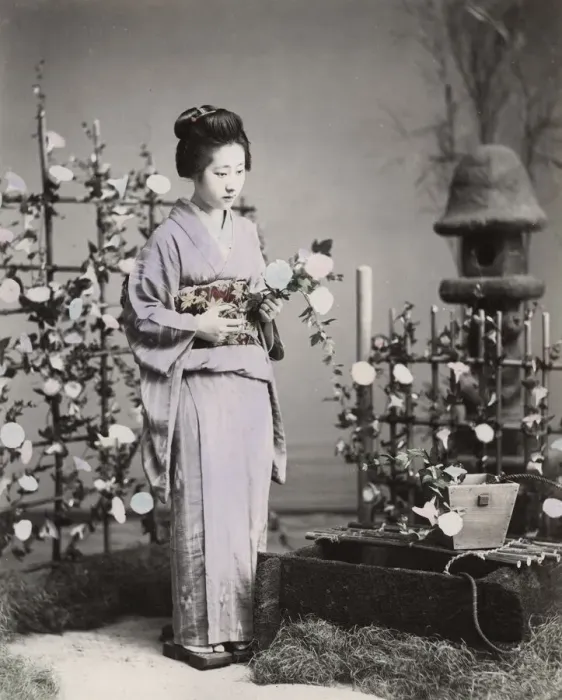 Framed Print : Geisha arranging flowers, Japan Framed Print : Geisha arranging flowers, Japan