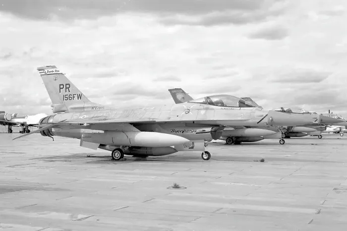 Framed Print : General Dynamics F-16A Fighting Falcon 82-0995 Framed Print : General Dynamics F-16A Fighting Falcon 82-0995