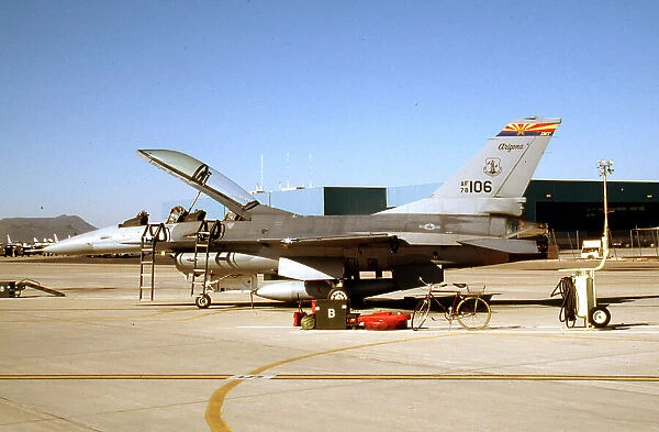 General Dynamics F-16B Fighting Falcon 78-0106