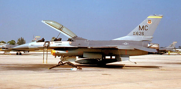 General Dynamics F-16B Fighting Falcon 80-0626