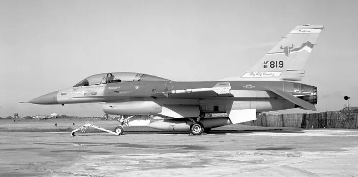 Framed Print : General Dynamics F-16B Fighting Falcon 81-0819 Framed Print : General Dynamics F-16B Fighting Falcon 81-0819