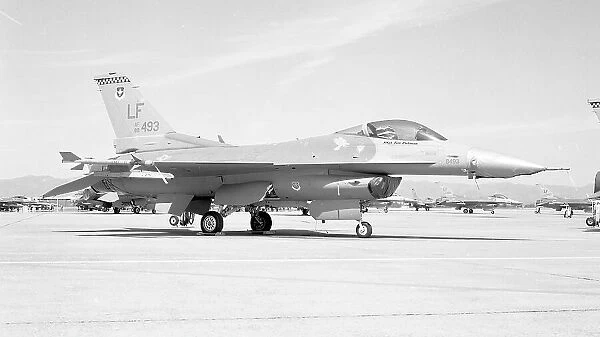 General Dynamics F-16B Fighting Falcon 88-0493