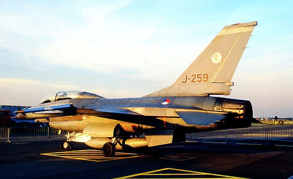General Dynamics F-16B Fighting Falcon J-259