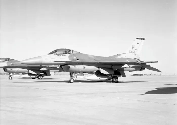 Framed Print : General Dynamics F-16C Fighting Falcon 88-0471 Framed Print : General Dynamics F-16C Fighting Falcon 88-0471