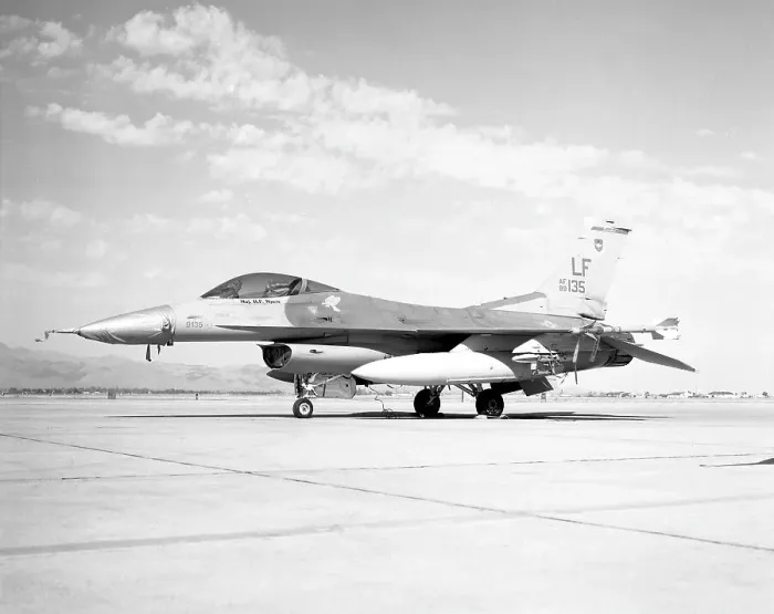 Framed Print : General Dynamics F-16C Fighting Falcon 89-2135 Framed Print : General Dynamics F-16C Fighting Falcon 89-2135