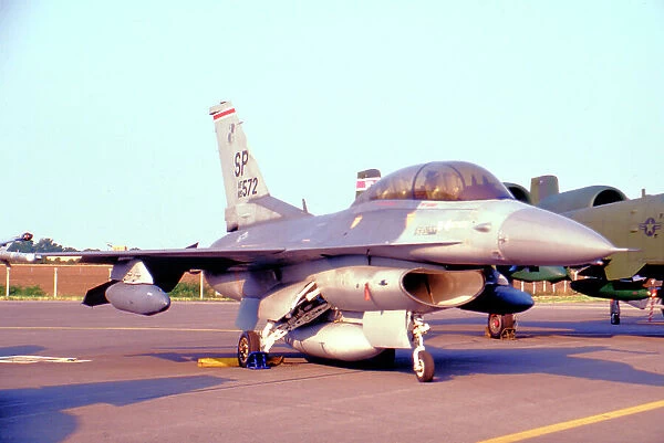 General Dynamics F-16D Fighting Falcon 85-1572