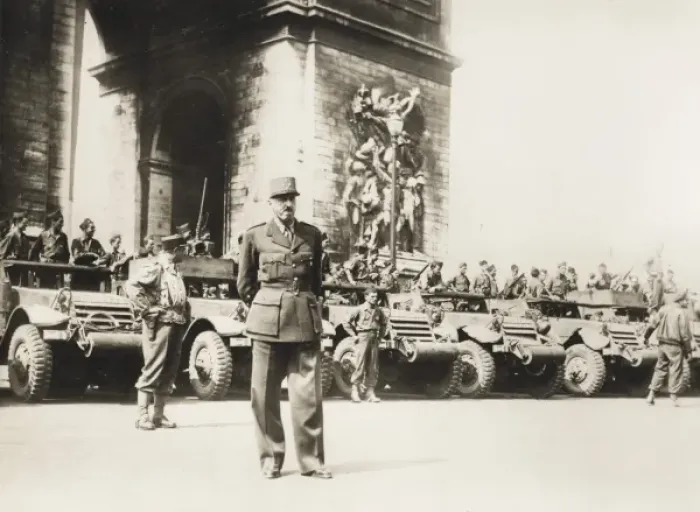 Framed Print : General Koenig with General Leclercs troops at the Triumpha Framed Print : General Koenig with General Leclercs troops at the Triumpha