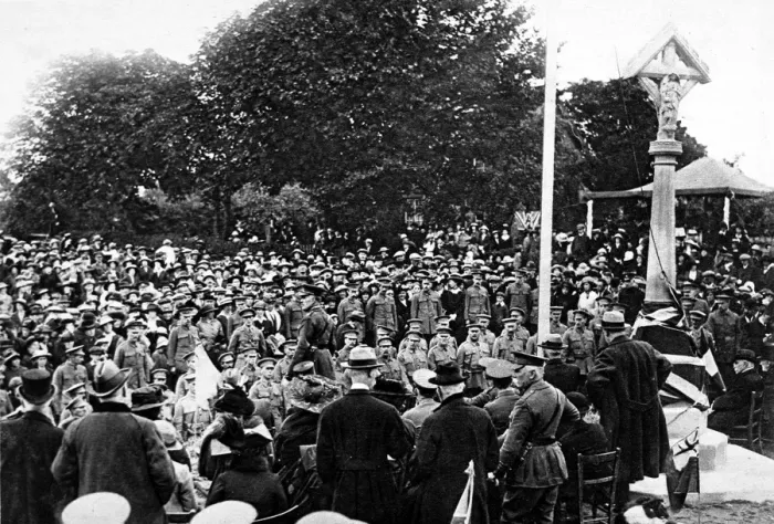 Framed Print : General Robertson speaking at Dalderby; First World War, 191 Framed Print : General Robertson speaking at Dalderby; First World War, 191