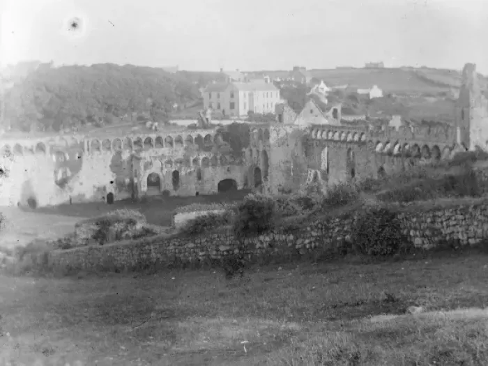 Framed Print : General view, Bishops Palace, St Davids, South Wales Framed Print : General view, Bishops Palace, St Davids, South Wales