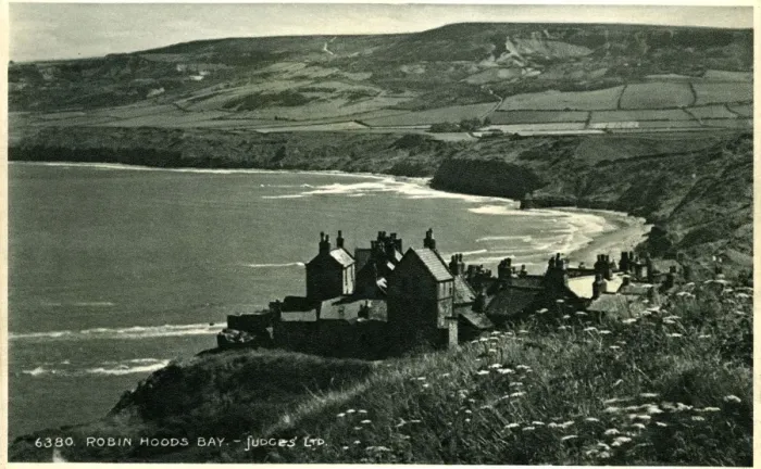 Framed Print : General View, Robin Hoods Bay, Yorkshire Framed Print : General View, Robin Hoods Bay, Yorkshire