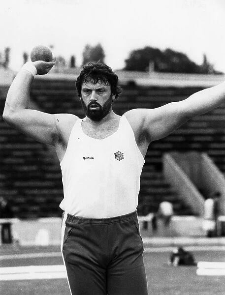 GEOFF CAPES IN ACTION