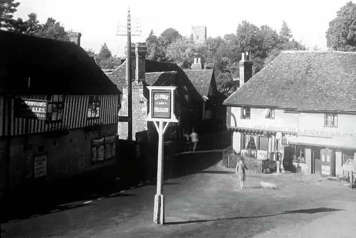Framed Print : George and Dragon, Ightham, Kent, 1930s Framed Print : George and Dragon, Ightham, Kent, 1930s