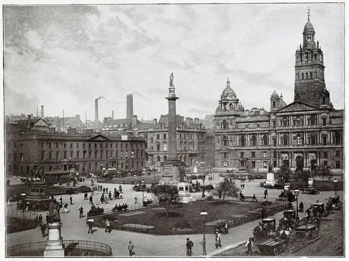 Framed Print : George Square, Glasgow with the City Chambers or Municipal Buildings that was built i 1889. Date: 1890s Framed Print : George Square, Glasgow with the City Chambers or Municipal Buildings that was built i 1889. Date: 1890s