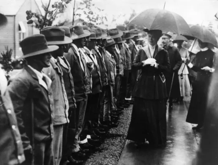Framed Print : George V and Queen Mary visiting a Red Cross hospital Framed Print : George V and Queen Mary visiting a Red Cross hospital