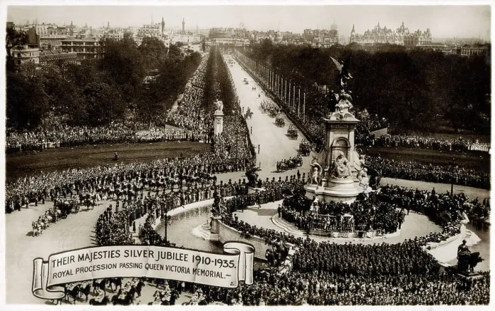 Framed Print : George V - Silver Jubilee Procession at Victoria Memorial Framed Print : George V - Silver Jubilee Procession at Victoria Memorial