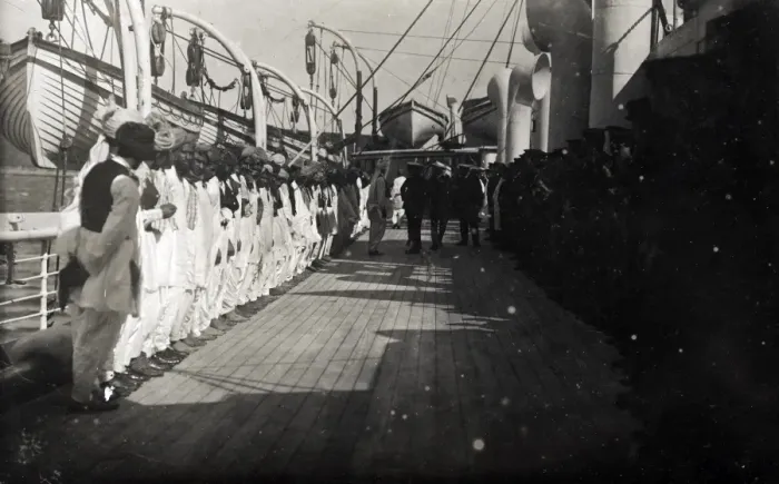 Framed Print : George V visiting HMHS Plassy, WW1 Framed Print : George V visiting HMHS Plassy, WW1