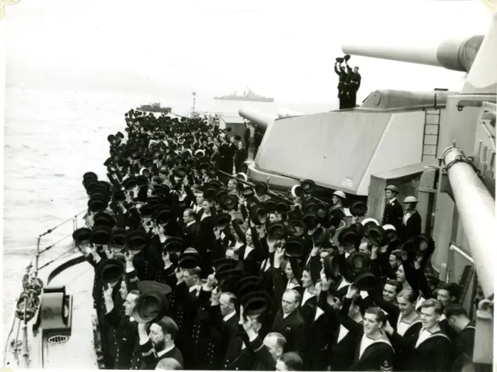 Framed Print : George VI departing HMS Duke of York, Scapa Flow, WW2 Framed Print : George VI departing HMS Duke of York, Scapa Flow, WW2