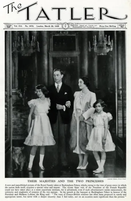 Framed Print : George VI & Queen Elizabeth with daughters Framed Print : George VI & Queen Elizabeth with daughters