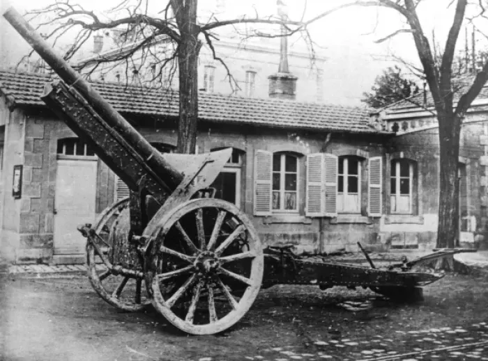 Framed Print : German 10cm Kanone field gun, WW1 Framed Print : German 10cm Kanone field gun, WW1