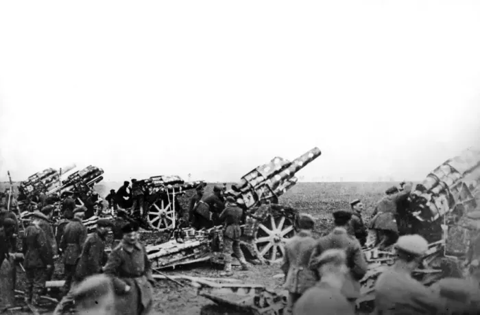 Framed Print : German 21cm long mortar howitzer guns, WW1 Framed Print : German 21cm long mortar howitzer guns, WW1