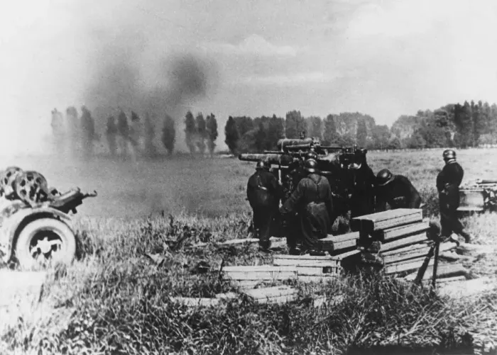 Framed Print : German artillery WWII