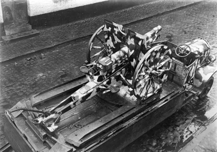 Framed Print : German field gun on a lorry, France, WW1 Framed Print : German field gun on a lorry, France, WW1