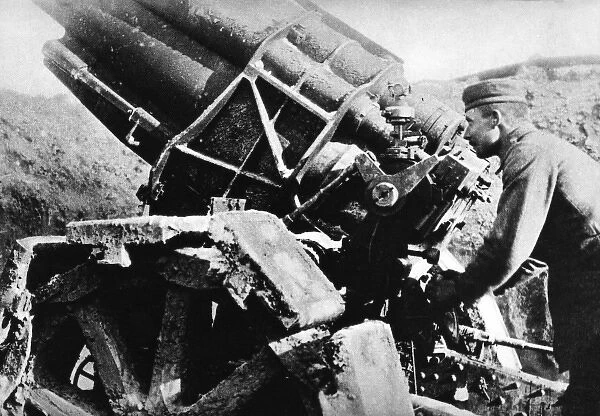 German gunner with heavy artillery, France, WW1