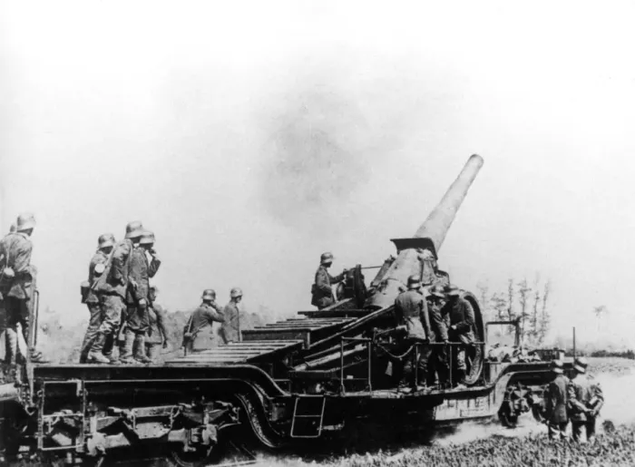 Framed Print : German gunners with 38cm railway gun, WW1 Framed Print : German gunners with 38cm railway gun, WW1