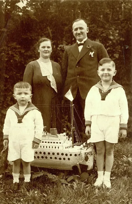 Framed Print : German parents with two sons in sailor suits, WW1 Framed Print : German parents with two sons in sailor suits, WW1