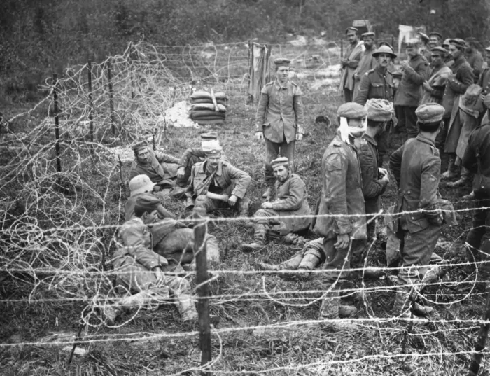 Framed Print : German prisoners captured at Ancre, France, WW1 Framed Print : German prisoners captured at Ancre, France, WW1